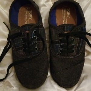 Tom's shoes new unworn size 4